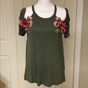 Dark green open sleeve shirt M w floral embellish